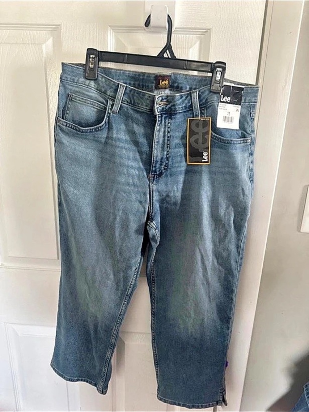 Lee 22" Capri Women's Blue Jeans Waist 14 NWT